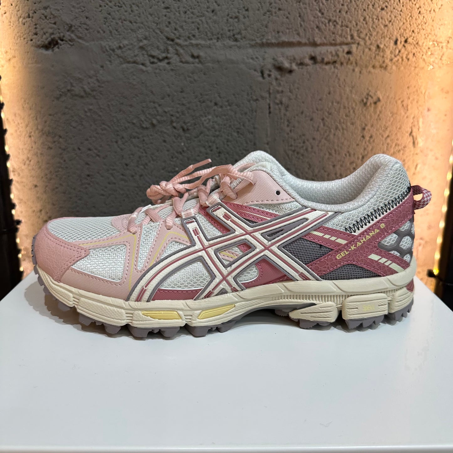 Asics Gel Kahana 8 White Pink