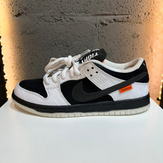SB Dunk Low Tightbooth