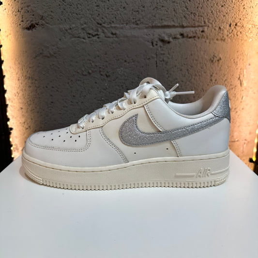 Air Force 1 Low Sail White Metallic